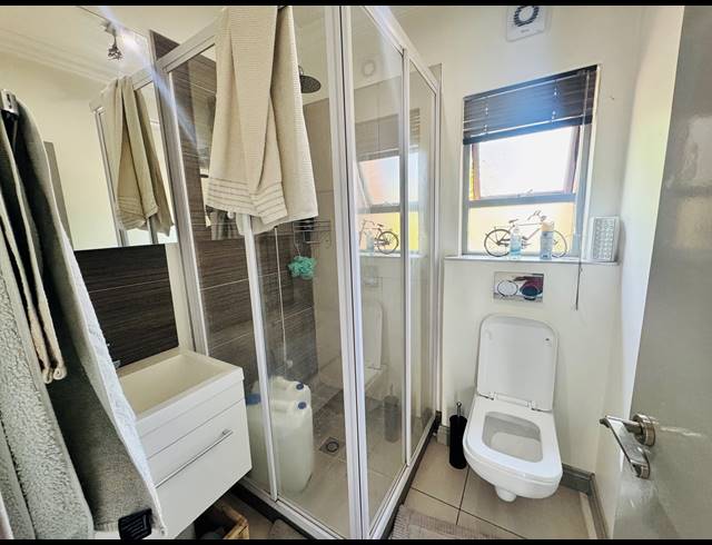 2 BEDROOM FLAT FOR SALE IN PINESLOPES